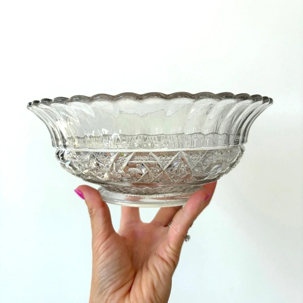 Vintage Clear Pressed Glass Scalloped Fruit Bowl Starburst Pattern 8.75 Inch